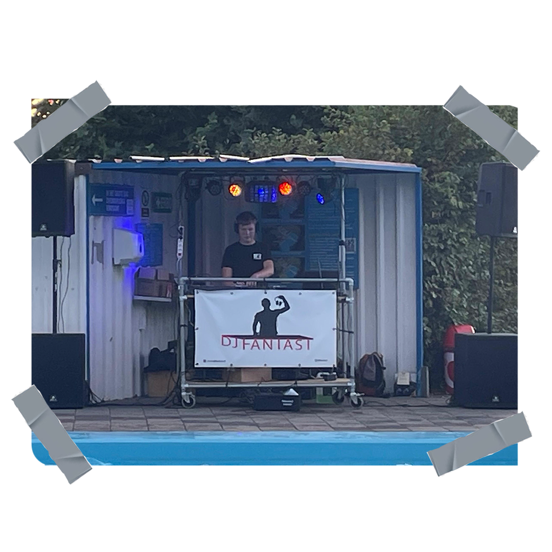 Djfantast bij zwembad de hazelaar 